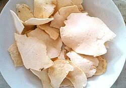 Keripik Gadung, Makanan Olahan Dari Umbi beracun ( Foto : Wikipedia )